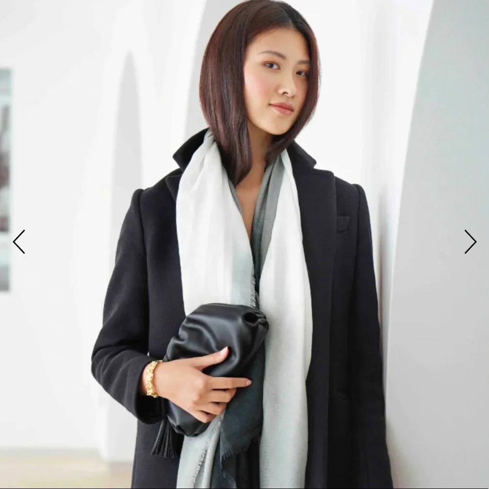 Understated Leather handbag in black- NWT - Picture 2 of 3